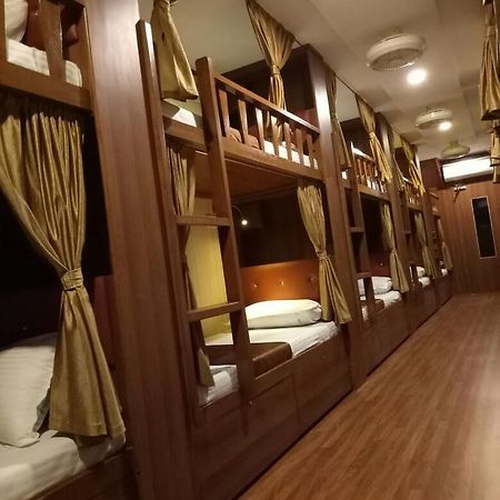 Classic Dormitory Mumbai Exteriör bild