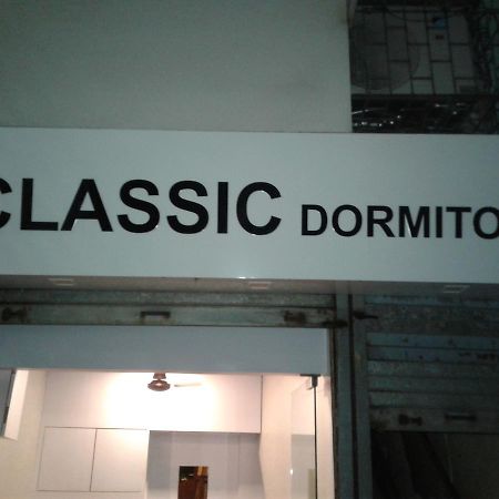 Classic Dormitory Mumbai Exteriör bild