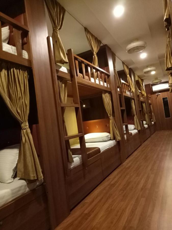 Classic Dormitory Mumbai Exteriör bild