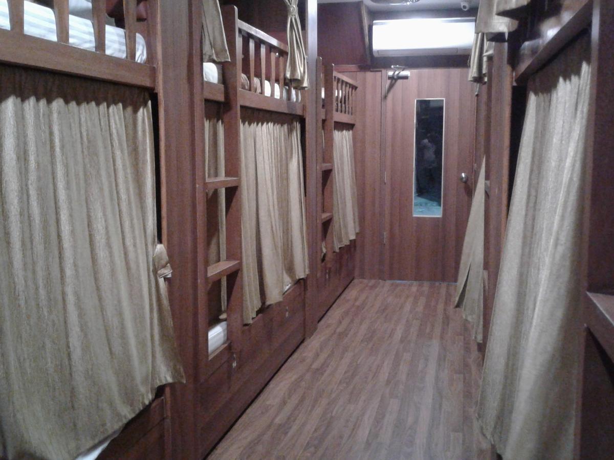 Classic Dormitory Mumbai Exteriör bild