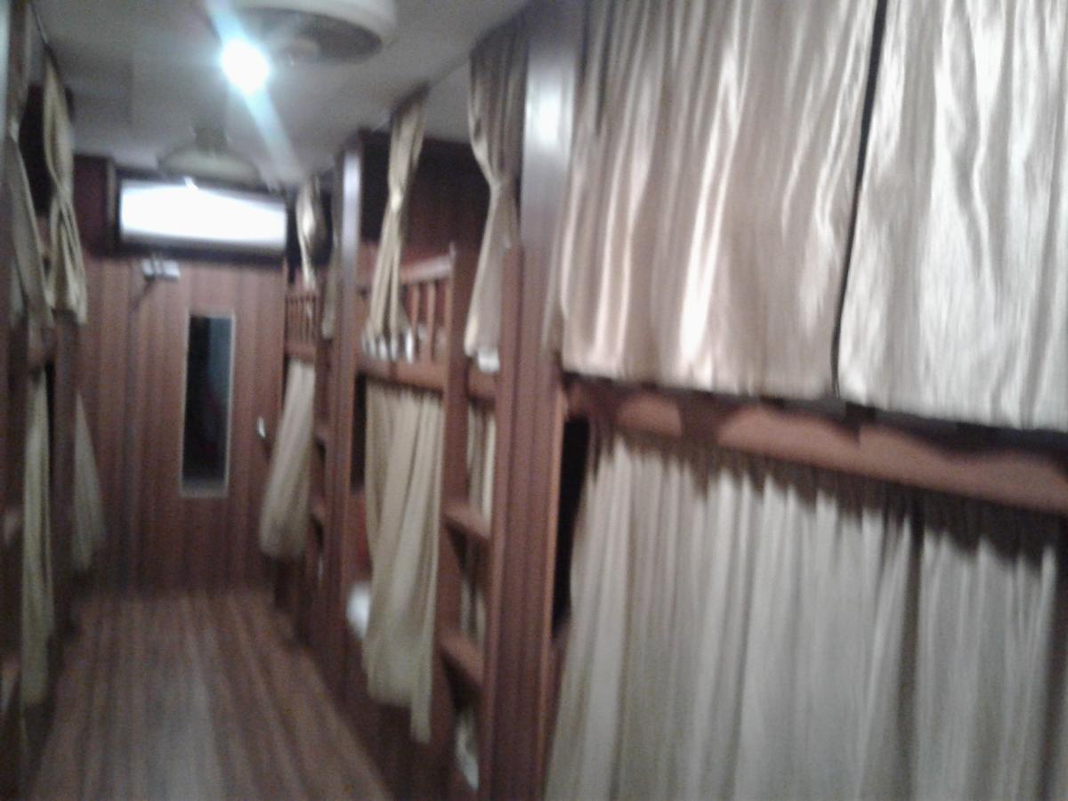 Classic Dormitory Mumbai Exteriör bild